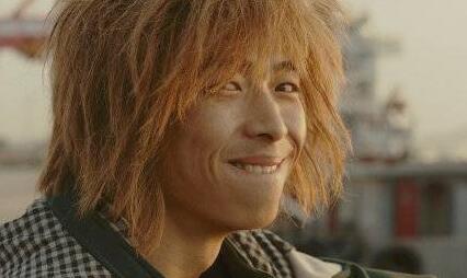 小s撞脸黄毛这个梗我能笑一年 只是又一次深夜买醉的她经历了什么