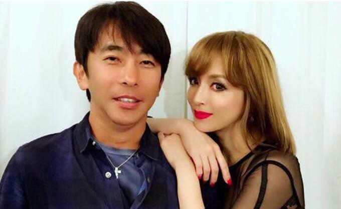 滨崎步和松浦胜人滨崎步,1978年出生,2岁时,滨崎步爸爸离家,而滨崎步