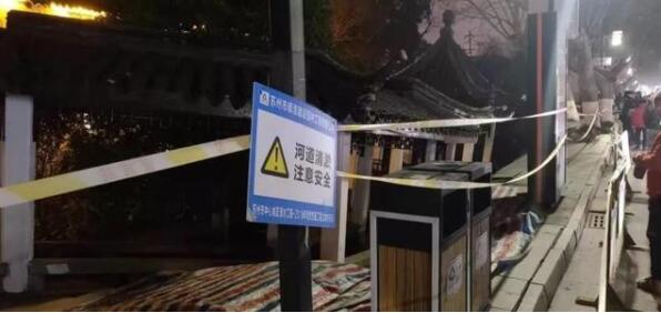 江苏苏州十全街发生塌陷，部分商住户撤离，目击者都看到了什么？