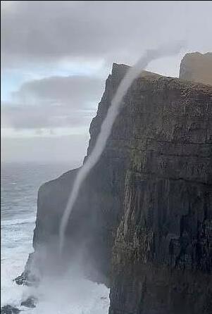 难以置信！丹麦反重力瀑布 反重力气柱让海水飞流直“上”三千尺