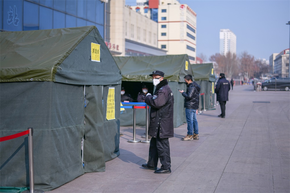 广场新增测温点