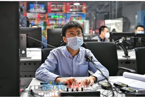 济南市民：致敬！奋战在“战疫”一线的新闻记者
