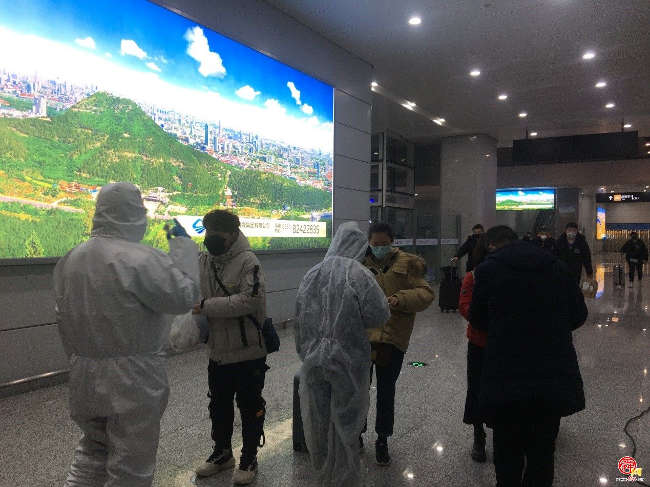 客流不密集,出站量体温,查验身份证件济南东站公交枢纽按照济南公交