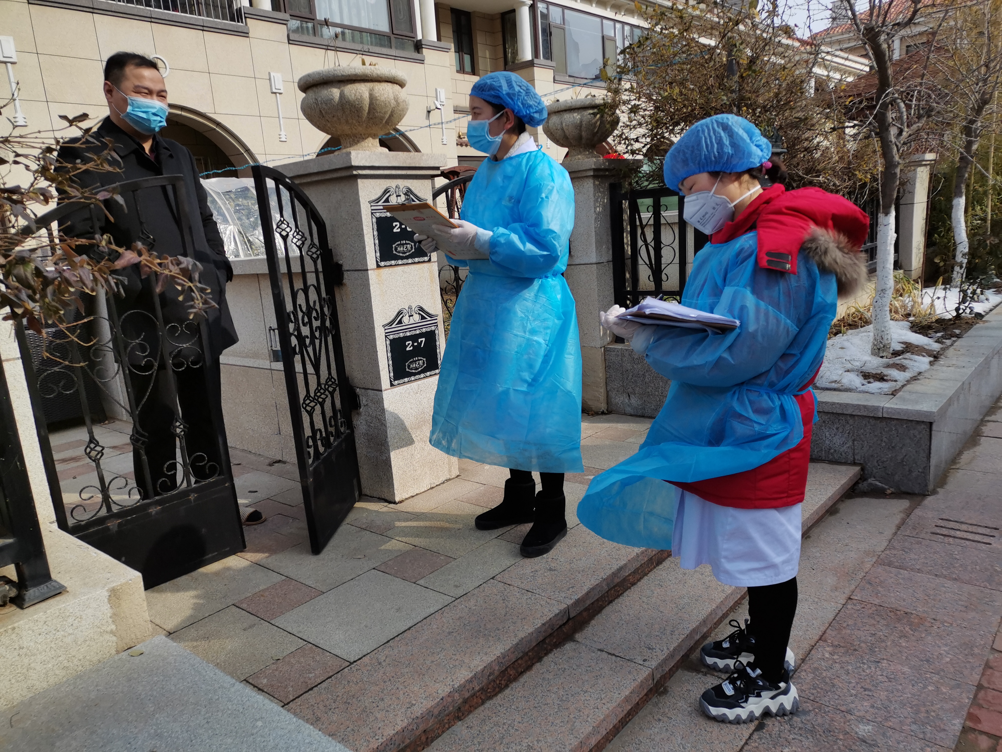 战疫故事莱山卫健人践诺向党防控疫情医者仁心激扬战疫