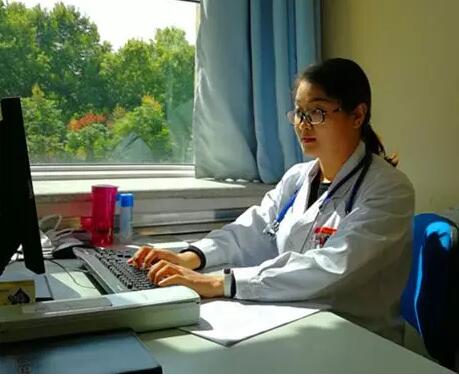 李双双在日常工作中