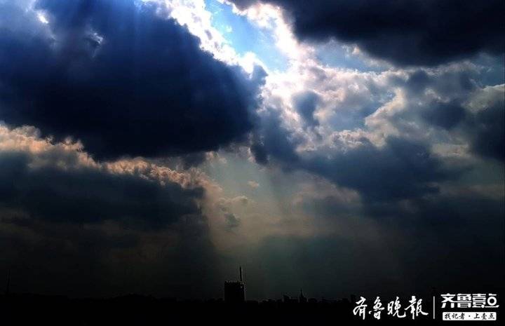 济南天空一度出现“丁达尔光柱”，你看到了吗