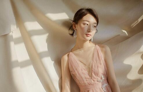 问号脸！周冬雨代言维密是真的吗 维密为什么不用超模用周冬雨？