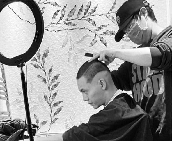 痞帅痞帅的！陈伟霆剃头秒变炸街男孩