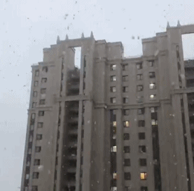 冰火两重天！哈尔滨下雪 郑州却发高温红色预警