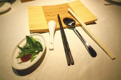 各地出台政策大力推行分餐制——公筷“夹”出餐桌新文明