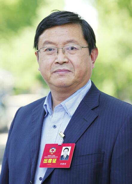 两会专访种好基础教育梧桐树助推营商环境再优化访市政协委员刘新利