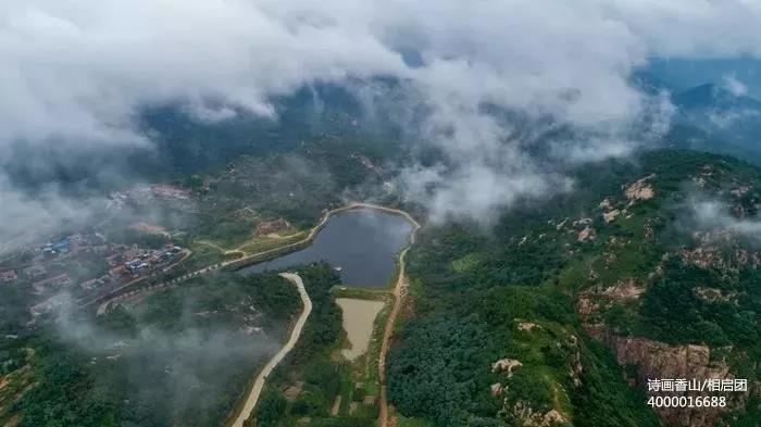 被齐鲁大峡谷中部群山环抱的王石门村