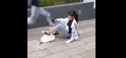 严惩！警方通报云南女生被多名男生殴打 看到动图后网友怒了