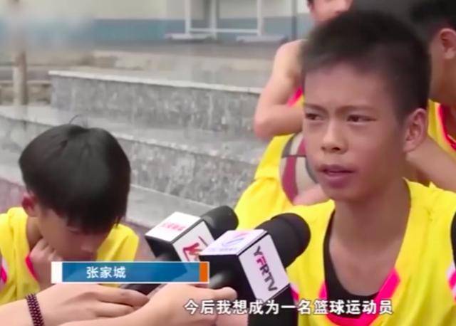 【圆梦】独臂篮球少年注册为运动员 库里寻找他朱芳雨和易建联为他点赞