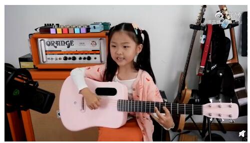 魔幻童声!6岁女孩吉他弹唱Mojito 网友惊呼：好甜