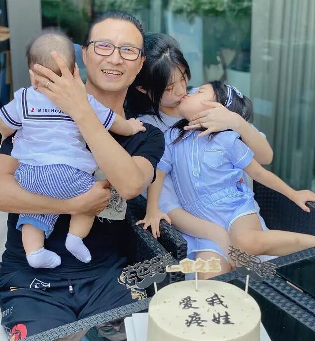 【上热搜】章子怡晒儿子照片 配文说:姐姐们这样抢镜可还好?