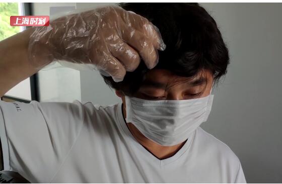 【人间戏精】3男子考科目四戴假头套作弊 科目四作弊被抓现行前功尽弃