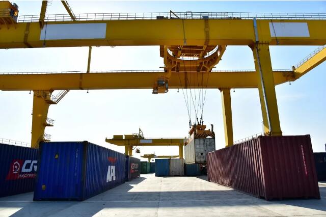 突破1000万吨！新疆铁路国境站进出口过货增长显著
