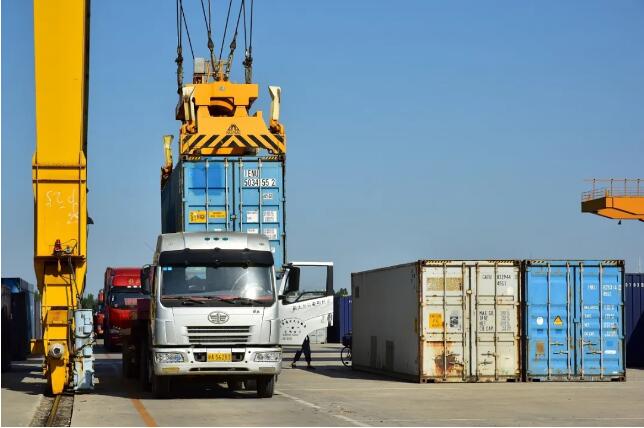 突破1000万吨！新疆铁路国境站进出口过货增长显著