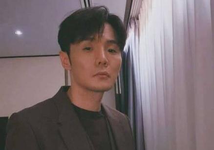 王小利祝李荣浩永葆青春