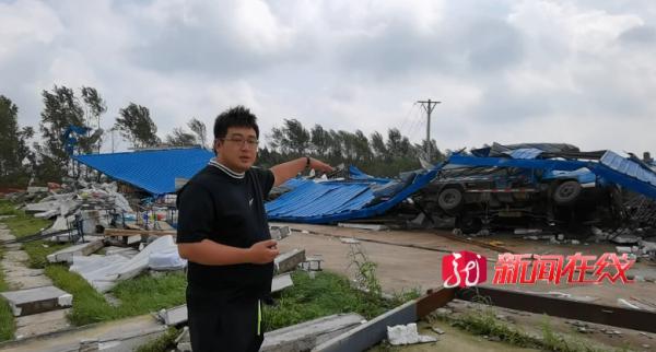 黑龙江乡镇遭龙卷风房盖满天飞  厂房被大风夷为平地