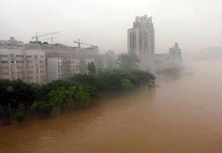 【最新】重庆洪水直接经济损失超24亿 淹没重庆知名景区南滨路