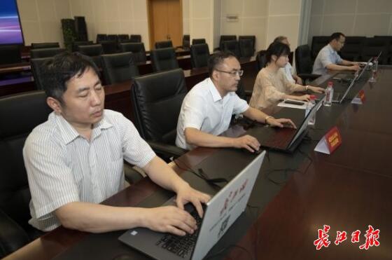 武汉市网上群众工作部“服务市场主体，在线解决诉求”系列上线启动，首场市人社局答疑