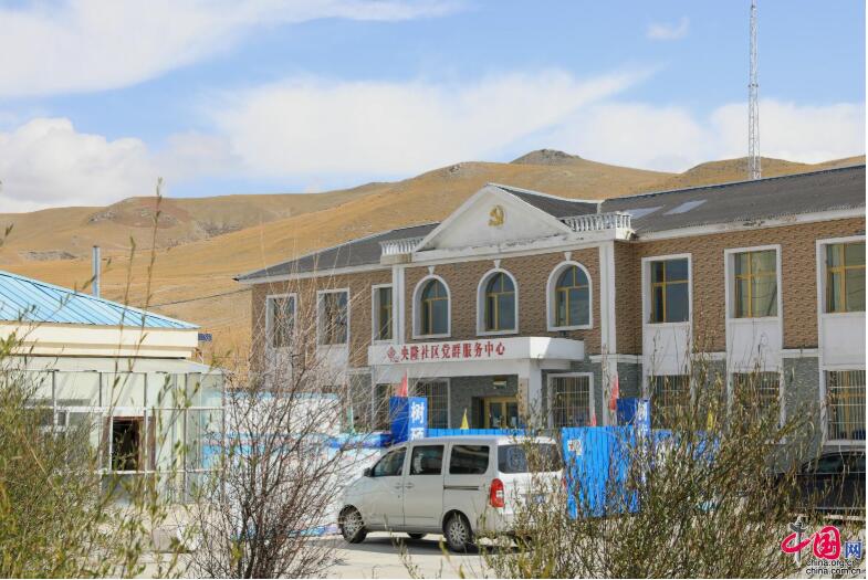 位于祁连县西部的央隆乡,距离县城208公里.