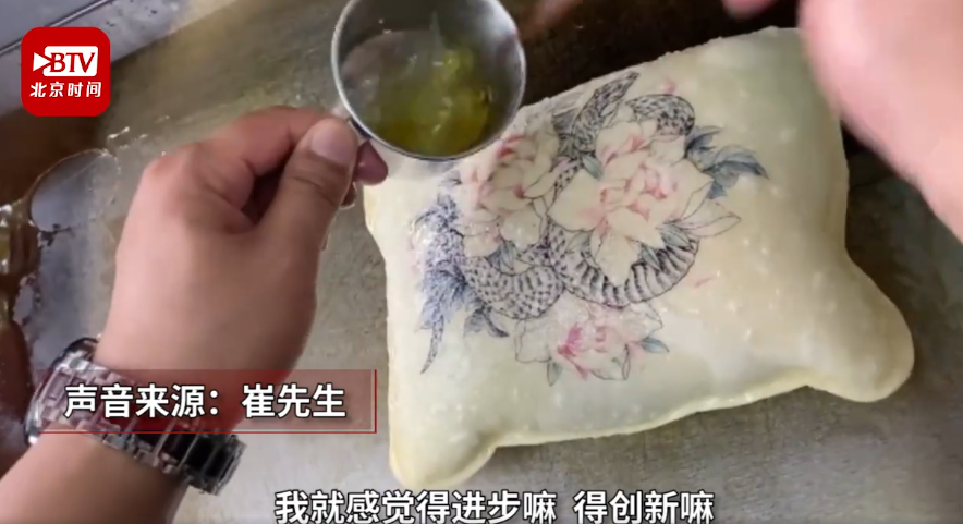 店家推彩色鸡蛋灌饼 这真的能吃吗?