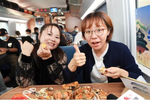 旅游、结婚、吃大闸蟹……在高铁上，过一个“迟到的春节”！