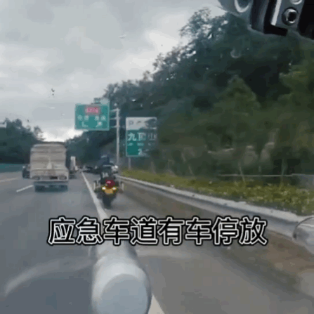 【生死时速】3名摩托小哥帮救护车开道，网友：骑士精神!超帅!