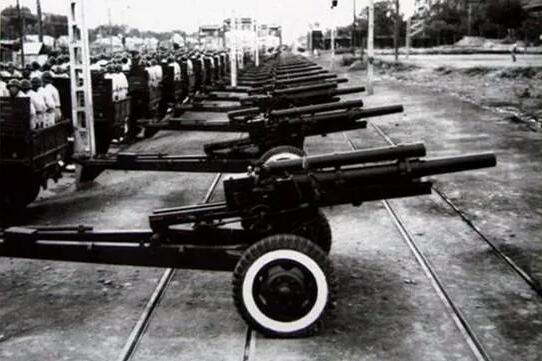 94米总重量:2260千克口径:105毫米m2a1式105毫米榴弹炮主要参数:美制m