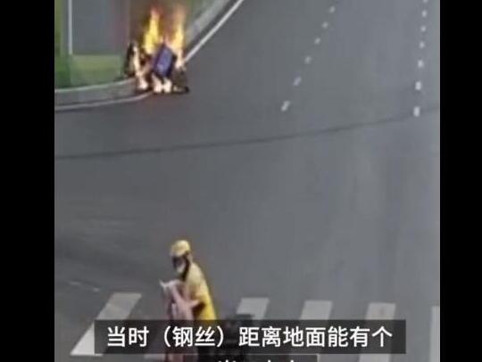 奋不顾身！外卖小哥回应大火中救出同行，你救人的样子太帅了