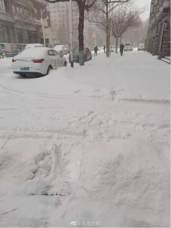 黑龙江连发20个暴雪预警 大雪致哈尔滨市中小学停课