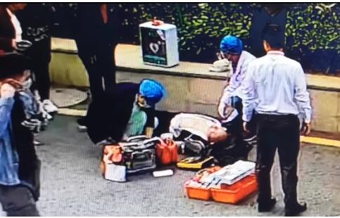 救命神器！男子突发心梗路人用AED成功抢救