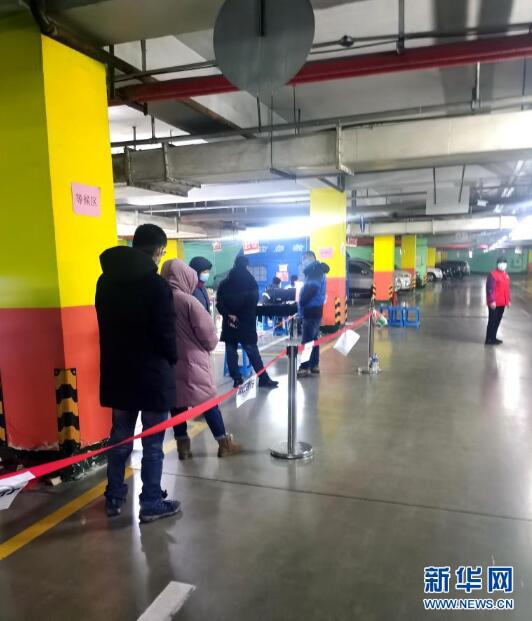 黑龙江省哈尔滨市：记者亲历核酸检测 紧张有序24小时不停