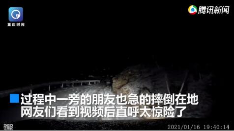 男子下车和朋友聊天车内女子突然大叫，记录仪拍下恐怖一幕