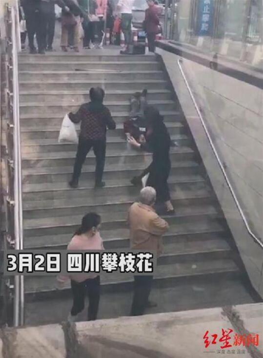 老人摔跤没人敢扶?真相曝光 目击者还原事件背后详情始末