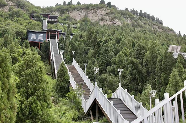 小山村变身影视剧取景地拍摄地点:万德街道灵岩村拍摄时间:6月3日这个