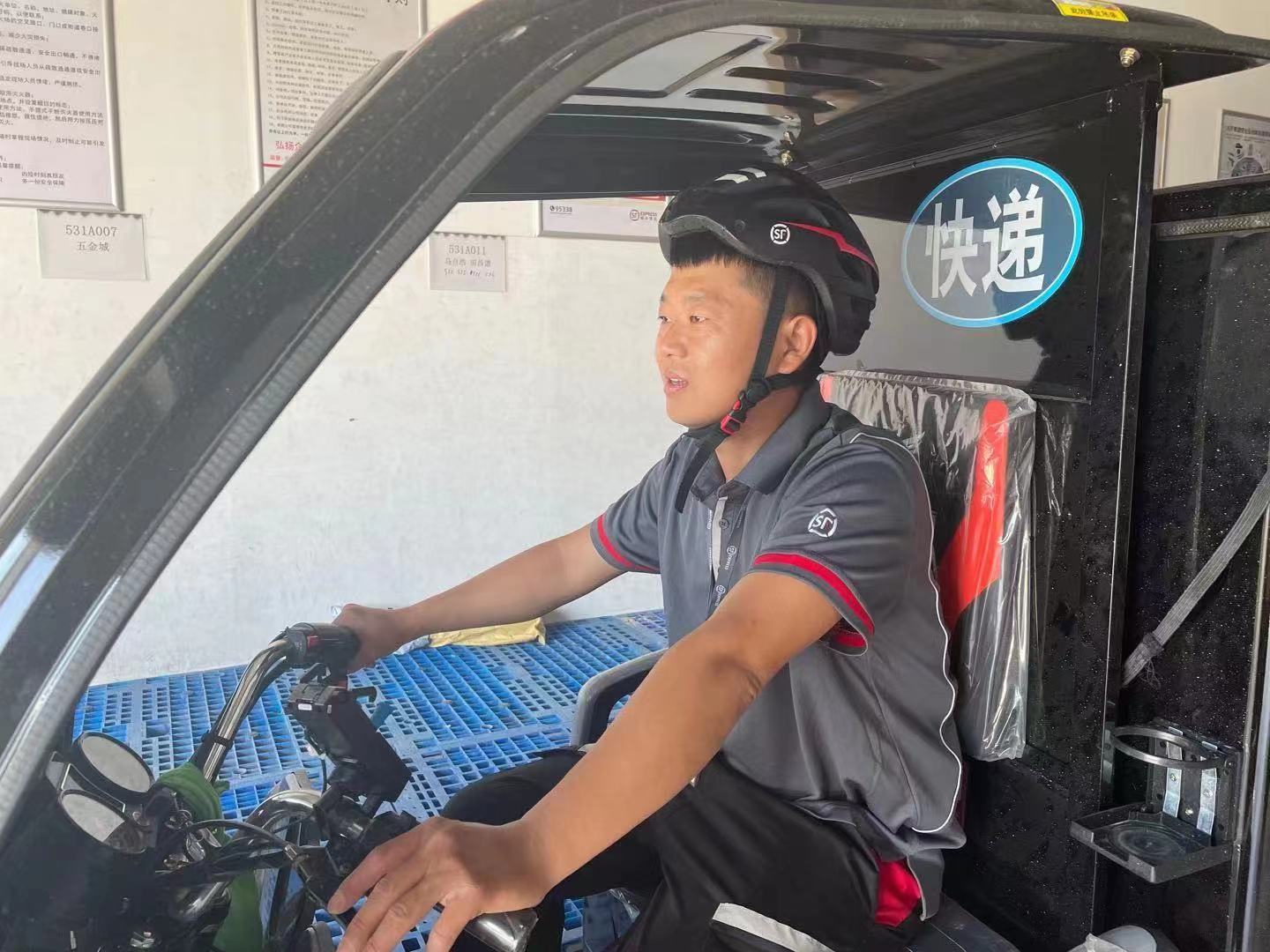 11年零投诉零差评,这个党员"快递小哥"用勤奋跑出精彩 - 济南社会 - 