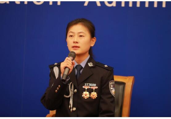 云南西双版纳边境管理支队易武边境检查站民警张迪在讲述.