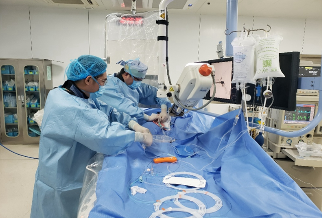 医院神经外科独立完成本地区首例创伤性颈动脉海绵窦瘘的介入栓塞术