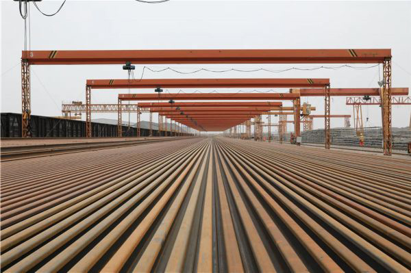 震撼!中国最大沙漠建起环形铁路!