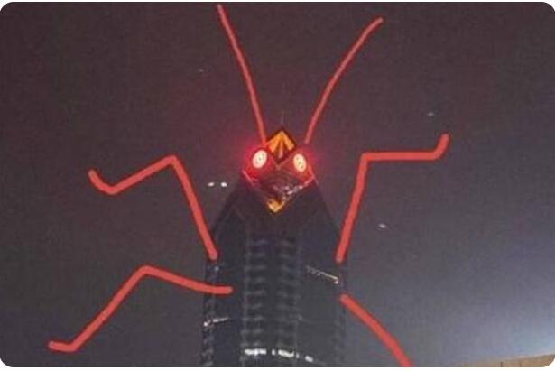 广州一大厦两眼发光似蟑螂回应明明是小可爱