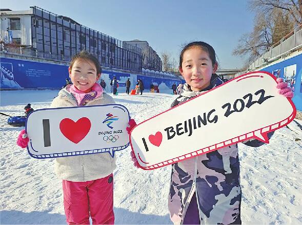 新黄河记者探访全国首个“冬奥社区”：冰墩墩比姚明高，滑雪场在家门口