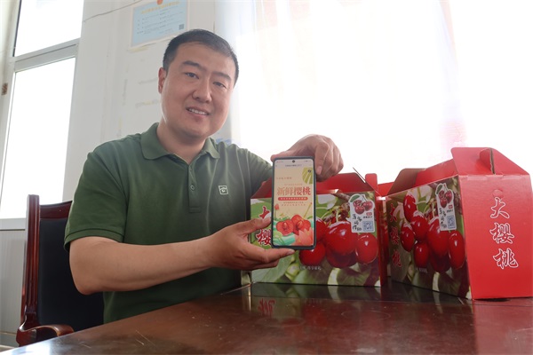 融媒画像当70后种树高手遇到80后文艺青年两人有了共同的名字樱桃书记