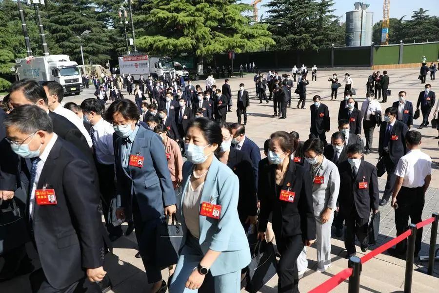 以新時(shí)代泰山“挑山工”精神走在前開新局