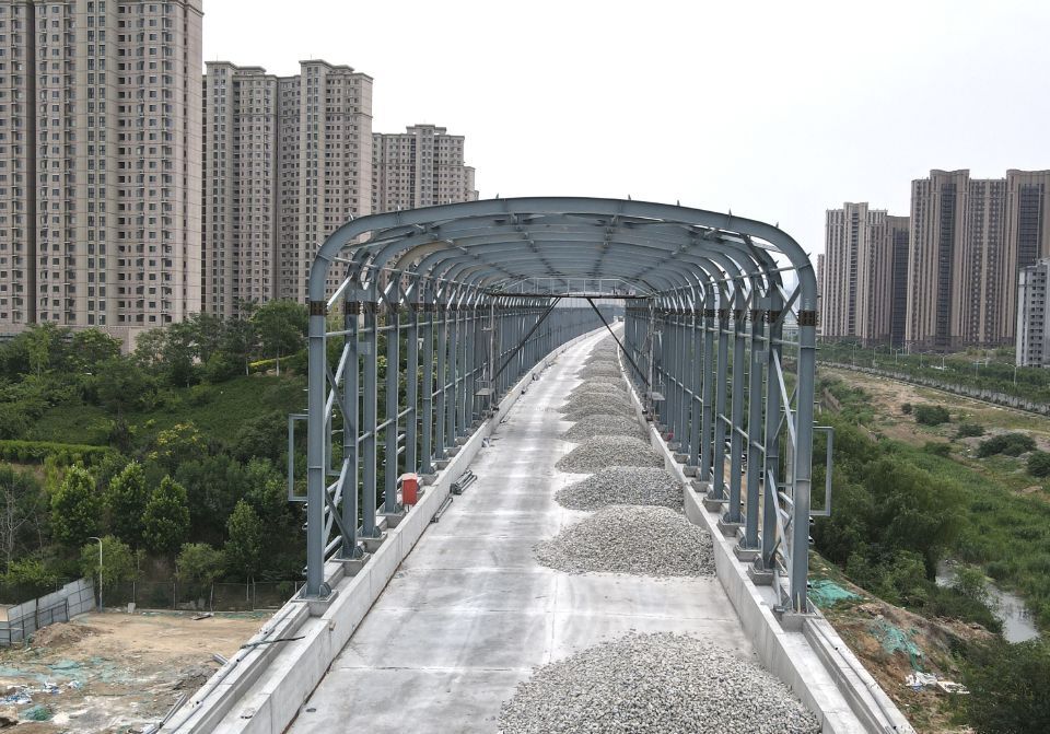山东首座铁路项目千米隔音隧道显露雏形