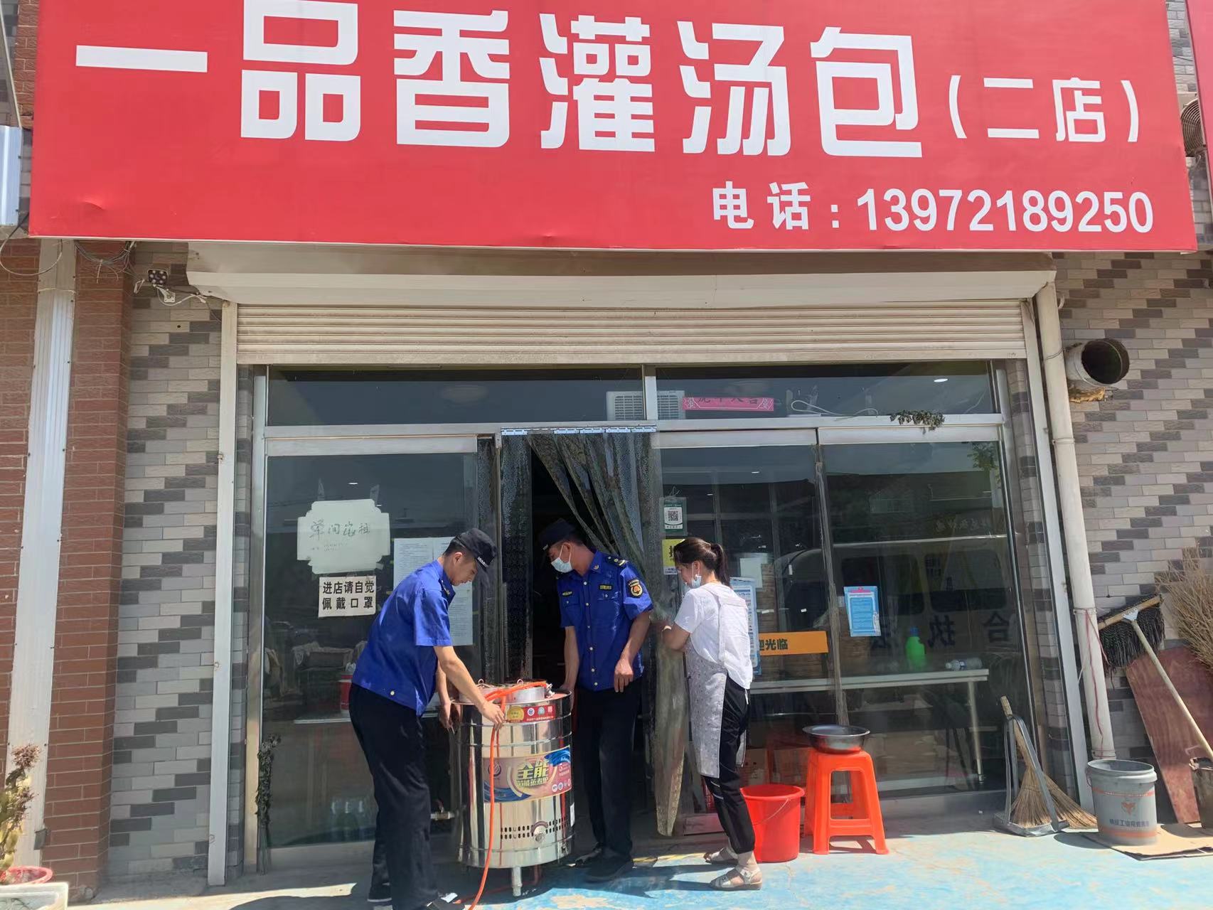 崔寨街道积极开展门前五包整治行动