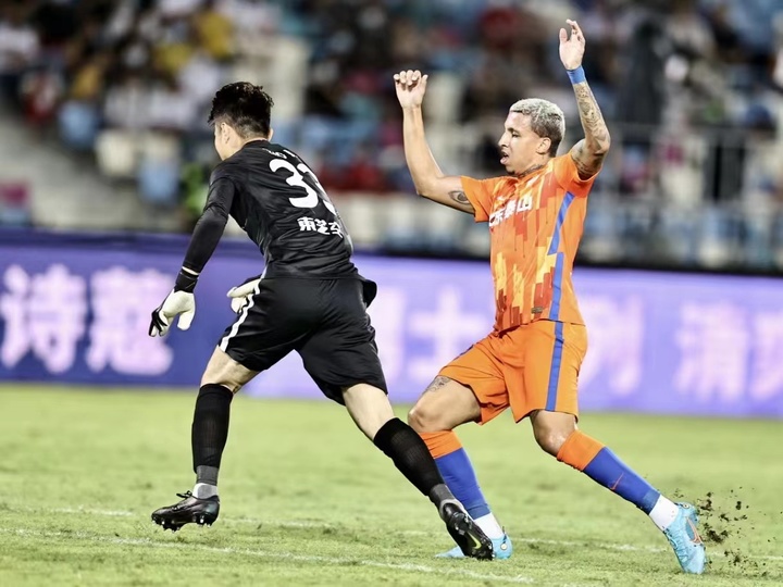 山东泰山VS河南嵩山龙门 鲁豫有约，攻坚克难